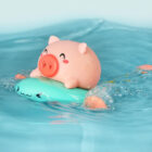 cochon nageur de bain