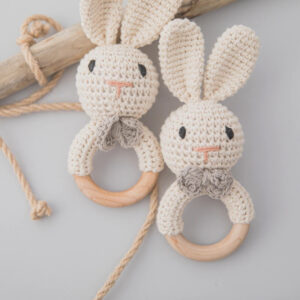 hochet lapin anneau dentition crochet bois