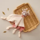 doudou plat bébé animal en crochet avec annaeau bois